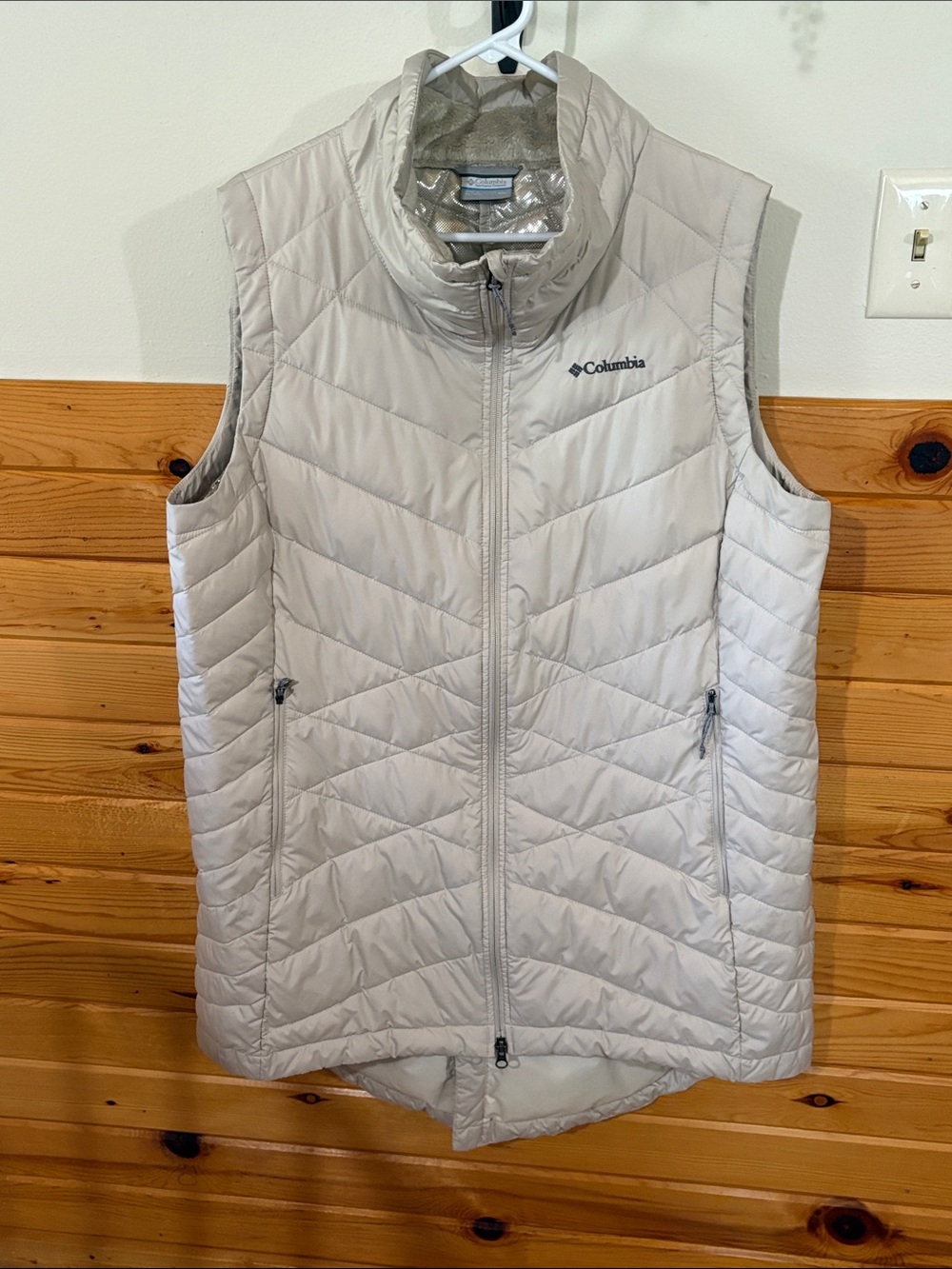 Columbia Women's long Omni-Heat Vest - Light Beige